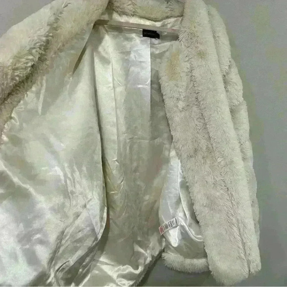 PrettyLittleThing Faux Fur Bubble Coat Cream Ivory Oversized Women’s Size 12 - Picture 9 of 11